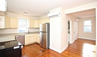 668 Thames St 2, Newport, RI 02840