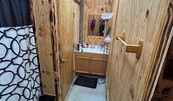 533 SW 2nd St, Adair, OK 74330