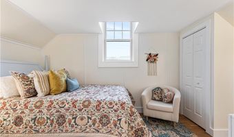 21 Bedlow Ave, Newport, RI 02840