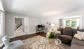 486 Edgeworthe Dr SE, Ada, MI 49301