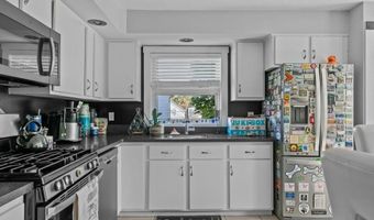 21 Slocum St, Newport, RI 02840