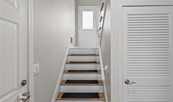 19 Irondale St, Warwick, RI 02886