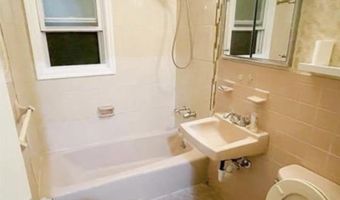 92 OAK St Apt 2, Bayonne, NJ 07002