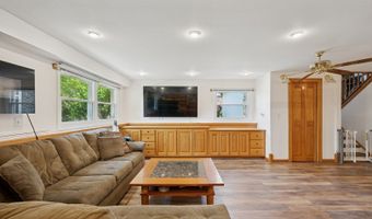 202 W Tanglewood Dr, Arlington Heights, IL 60004
