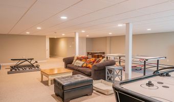 24 Surrey Ln, Falmouth, ME 04105