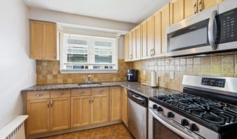 304 Deal Lake Dr 32, Asbury Park, NJ 07712