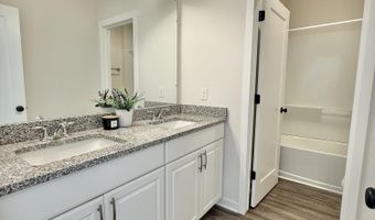 6394 S Trailwoods Dr, Ann Arbor, MI 48103