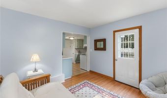 34 Platt St, Bristol, RI 02809