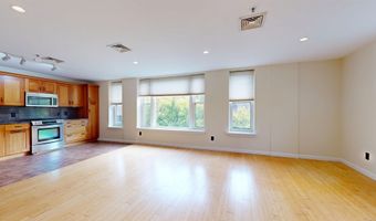 230 College St 7, Burlington, VT 05401