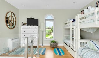 10 Calef Ave, Narragansett, RI 02882