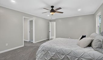 863 Woods Mill Rd, Ballwin, MO 63011