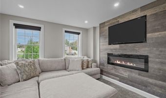 105 Amy Dr, Cranston, RI 02921