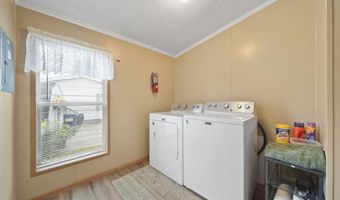 948 Savannah River Dr, Adrian, MI 49221