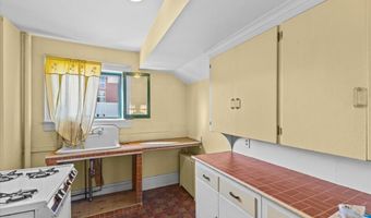 227 North Ave, Burlington, VT 05401