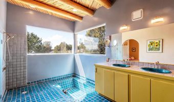 100 Lobo Ranch Rd, Arroyo Hondo, NM 87513