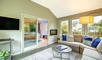 6 Kenmore Ct, Barrington, RI 02806