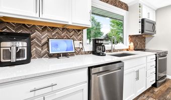 1645 E ROELAND Ave, Appleton, WI 54915