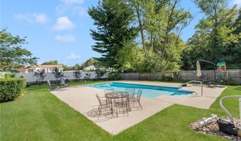 5 Versailles St, Cranston, RI 02920