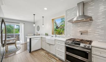 202 W Tanglewood Dr, Arlington Heights, IL 60004