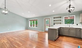 917 E Heatherwood Dr, Brandon, SD 57005
