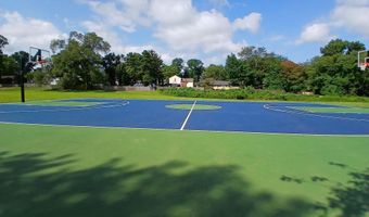 35 Fairview Dr, Middletown, NJ 07748