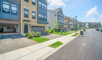 31 Valiant Ct, Middletown, NJ 07748