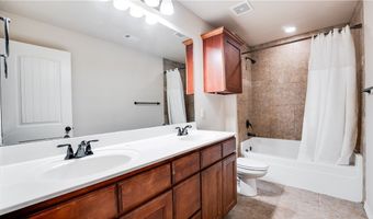 105 NE Larkspur Ln, Bentonville, AR 72712