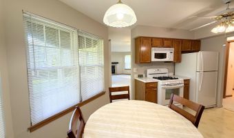 1111 Saint Andrews Ct, Algonquin, IL 60102