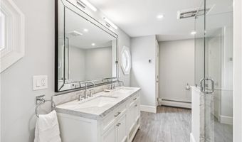 101 County Rd, Barrington, RI 02806