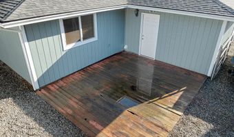 1135 1ST St NE, Bandon, OR 97411