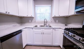 1913 Champion St, Savannah, GA 31405