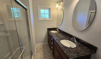 19 Oak Branch Dr 19, Brookfield, CT 06804