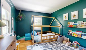 5 Crawford Dr, Bath, ME 04530