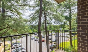 75 S REYNOLDS St 318, Alexandria, VA 22304