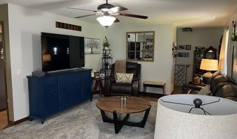 508 E Kirkwood Dr, Aurora, MO 65605