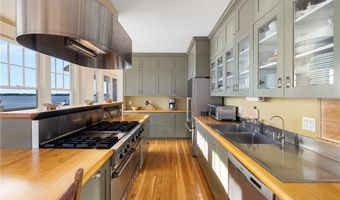 9 Hope St, Bristol, RI 02809
