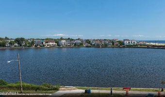 202 Deal Lake Dr U-205, Asbury Park, NJ 07712