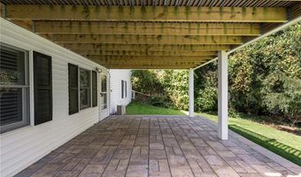 40 Quail Hollow Rd, Cranston, RI 02920
