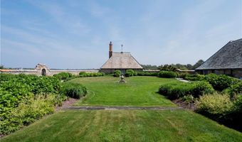 57 Ledge Rd 2, Newport, RI 02840