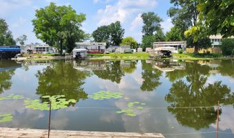 38410 N Lakeside Pl, Antioch, IL 60002