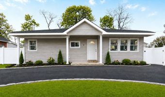 9 Emerald Ln S, Amityville, NY 11701