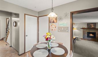 2242 Camelot Ct, Altoona, IA 50009