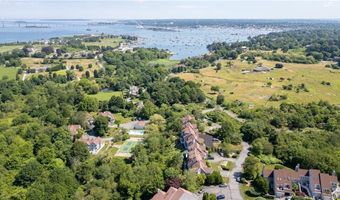 15 Hammersmith Rd #14, Newport, RI 02840