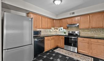 404 Applestone Dr, Ballwin, MO 63021