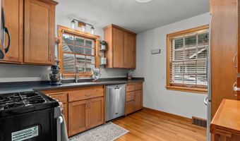 1521 S MEMORIAL Dr, Appleton, WI 54915