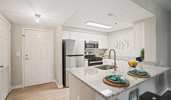 1045 N UTAH St 2-608, Arlington, VA 22201
