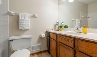 7165 Upper 157th St W, Apple Valley, MN 55124