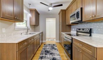 6 Pine Ln, Johnston, RI 02919