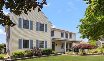 27 Ocean View Dr, Middletown, RI 02842