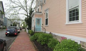 22 Mount Vernon St C, Newport, RI 02840